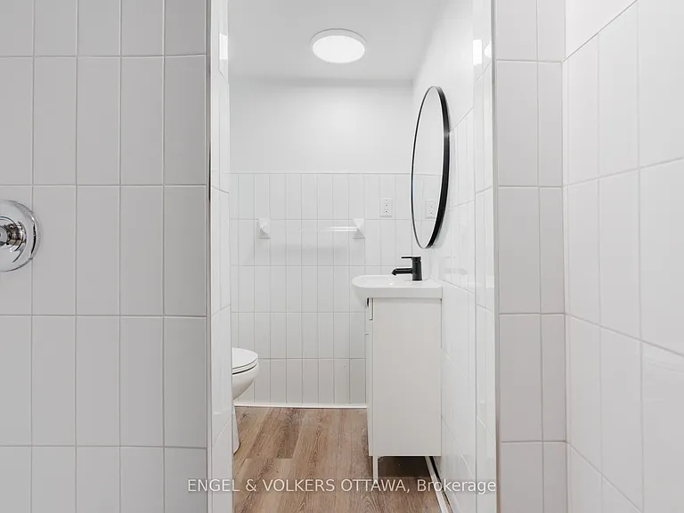 896 Pinewood Cres #3 — Photo 10