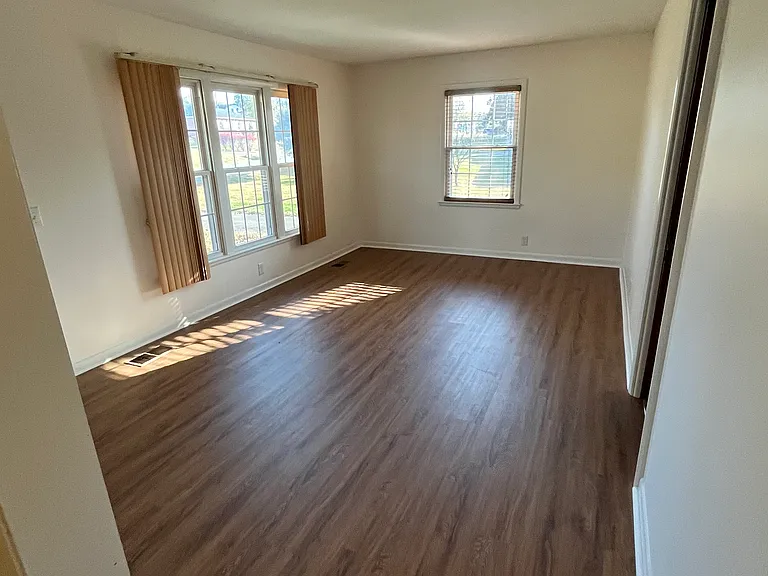 344 Foxglove Dr — Photo 2