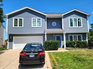 1216 Woodland Heights Blvd, Streamwood, IL
