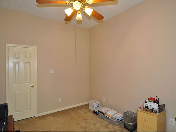 4th image of 4831 Aspen Dr