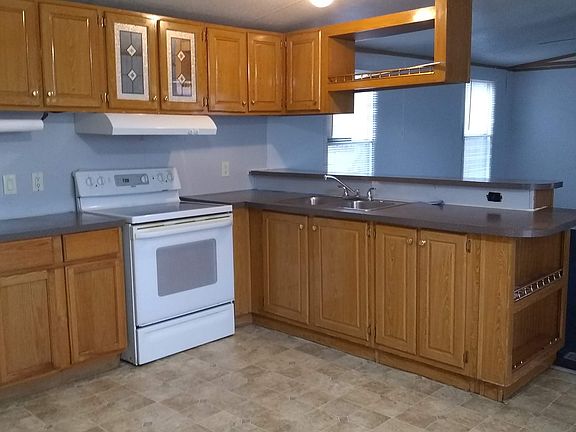 2nd image of 4 River Cir