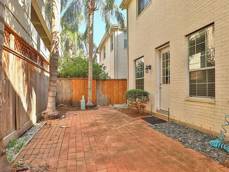 10126 Holly Chase Dr — Photo 46
