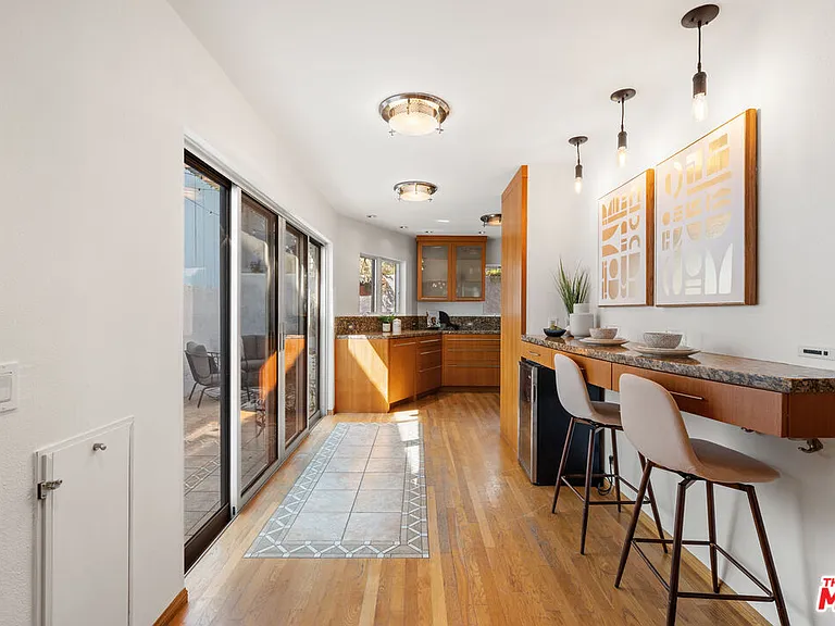 8781 Lookout Mountain Ave — Photo 5