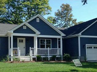 79 Avice St, Narragansett, RI 02882