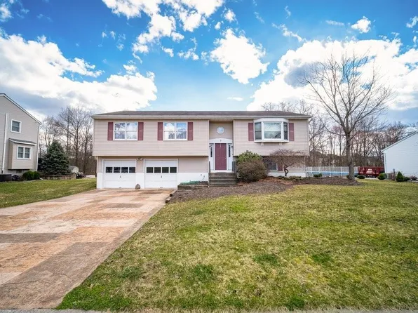 7 Canterbury Circle, Washingtonville, NY 10992