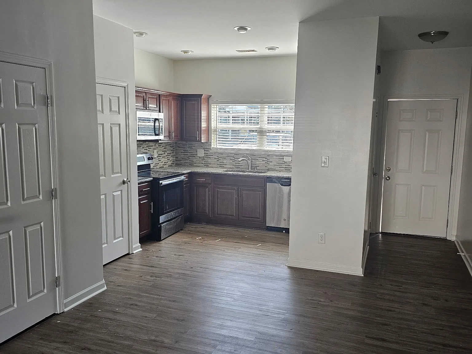 2 bed, 1216 sqft, $1,650 — Photo 3