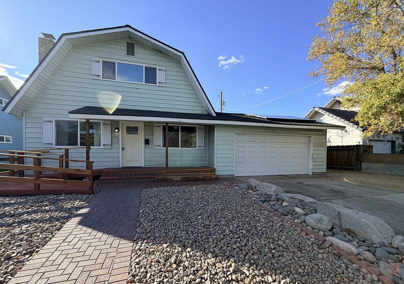 Central Sparks House - 4 Bedroom/2 Car Garage — Photo 2