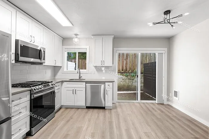 8019 SW 35th Ave #3 — Photo 6