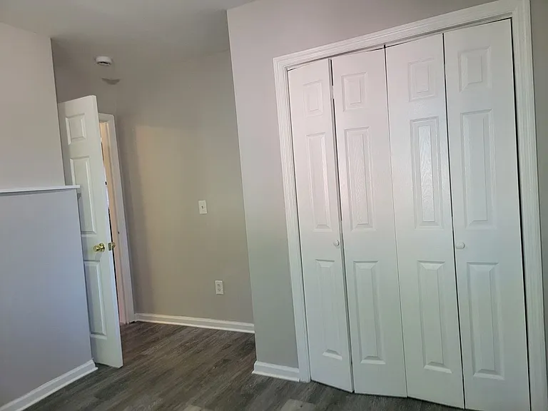 944 Smith St SW — Photo 12