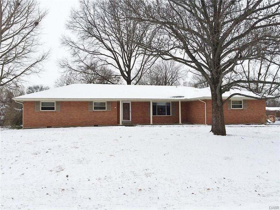 1st image of 120 Winchcombe Dr