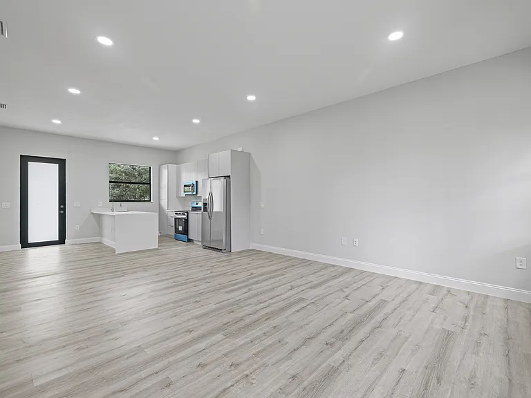 4458 29th St SW — Photo 13