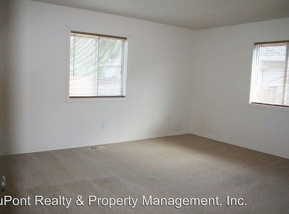4th image of 3622 Loren St NE