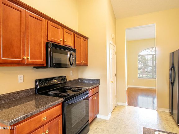 5th image of 3086 Wayne Dr