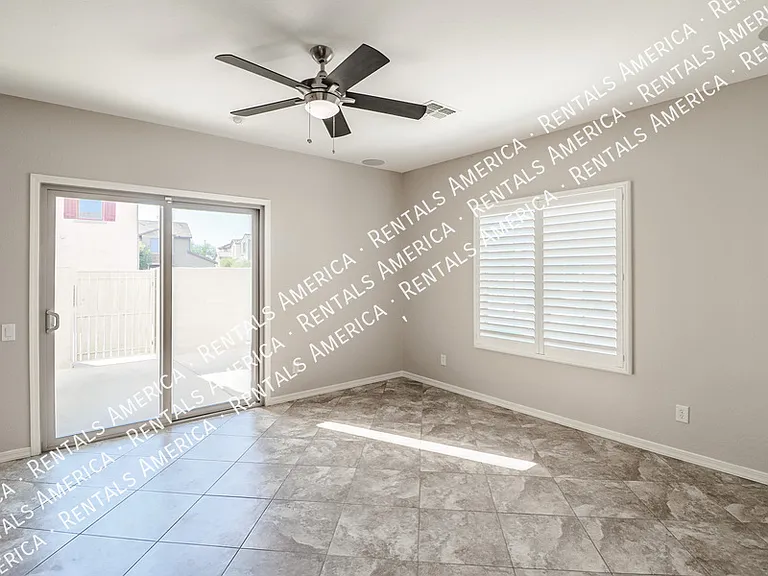 3625 E Zachary Dr — Photo 2