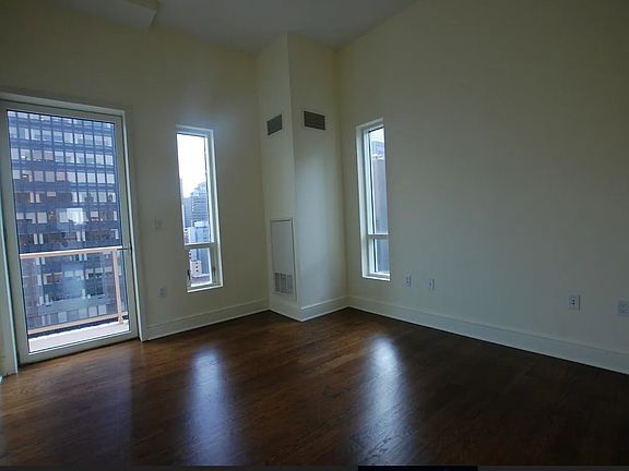 5th image of 250 E 49th St #15A