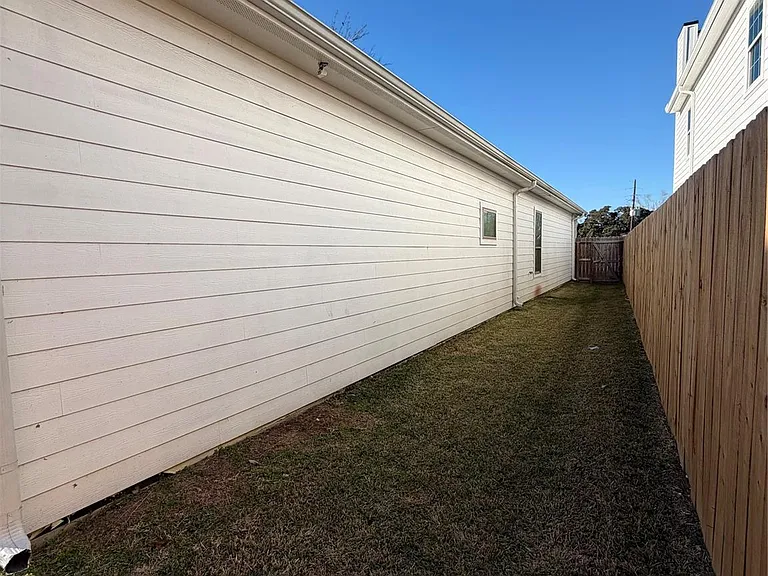 10127 Grover Ln — Photo 11