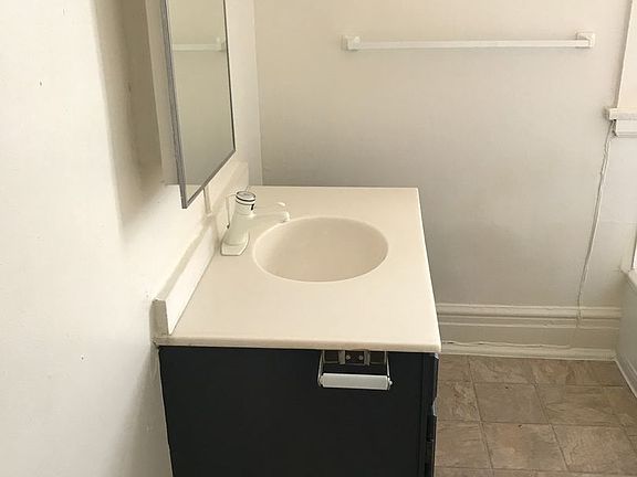 5th image of 1300 Race St APT 5