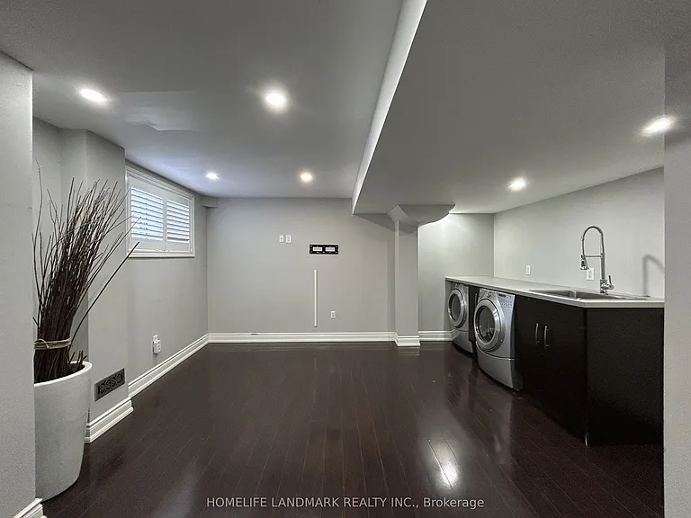 3484 Eglinton Ave W — Photo 27
