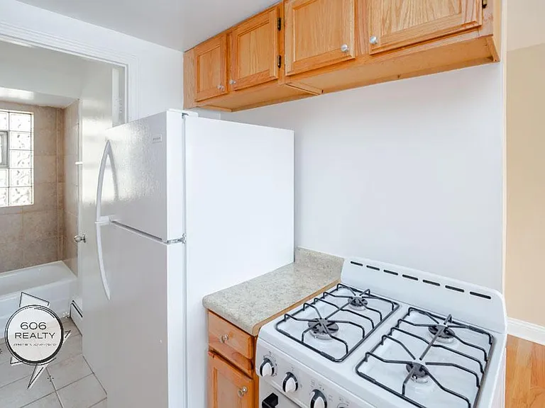 3443 S Central Ave #6 — Photo 2