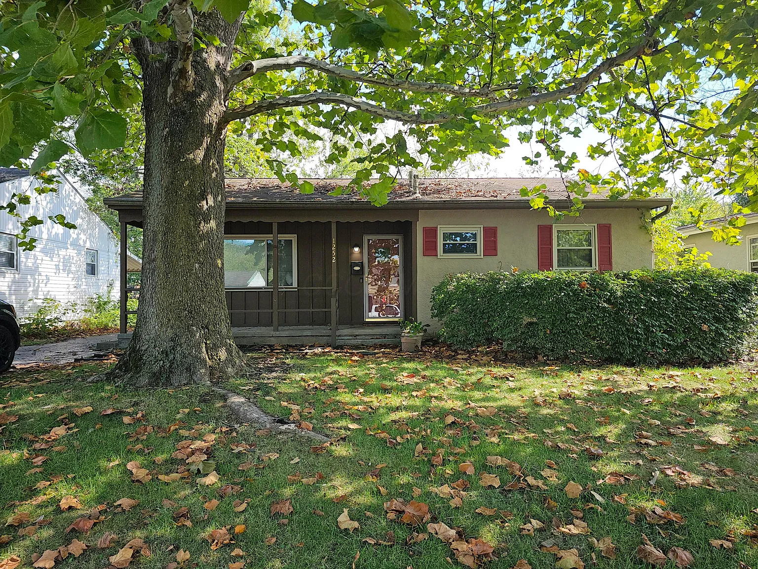 1252 Carolwood Ave photo 1