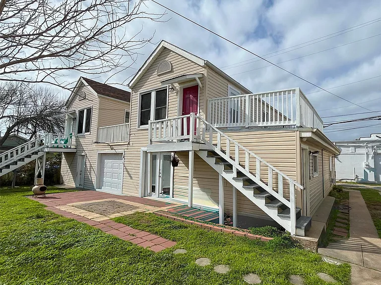 4114 Avenue S 1/2 #B — Photo 1