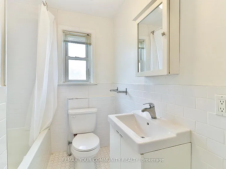 6 Lennox St #2 — Photo 5