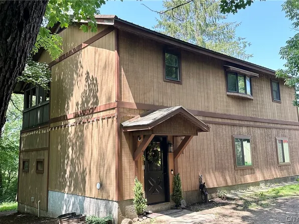 271 Ridge Rd, Oswego, NY 13126