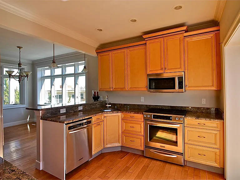 3615 Bayside Ave — Photo 9