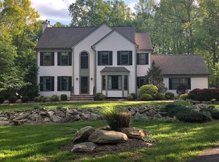 17 Woodland Heights Cir, Glen Gardner, NJ 08826