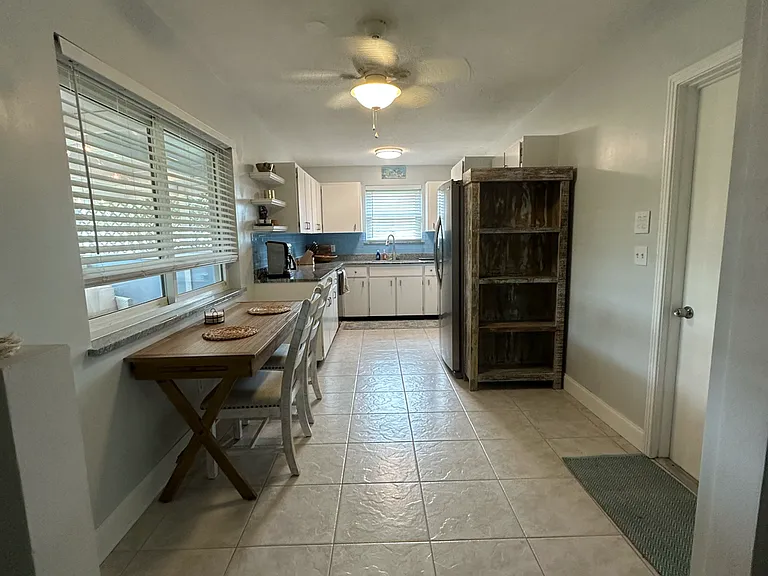 16 N Venetian Way — Photo 6