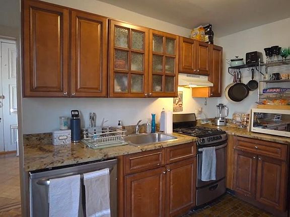 4th image of 418 N 32nd St Unit 2