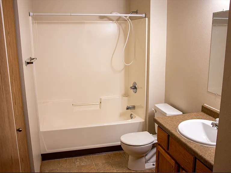 Pineview Apartments — Photo 14