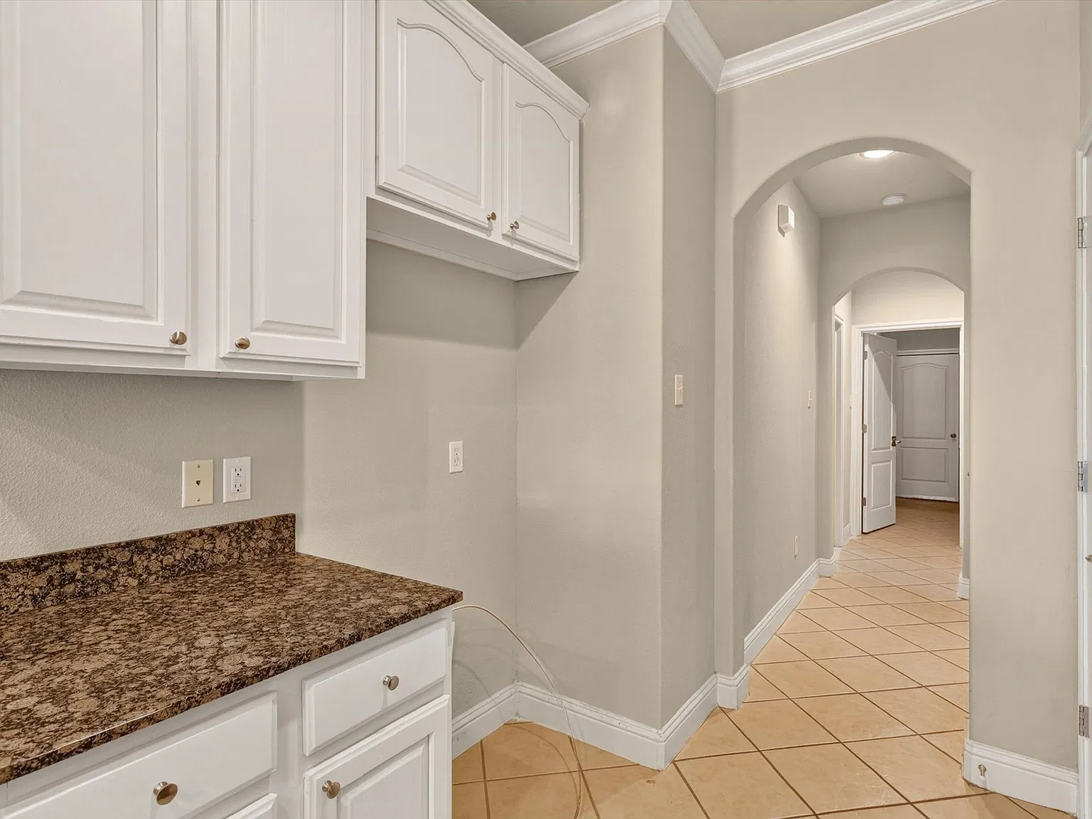 3 bed, 2036 sqft, $3,100 — Photo 3