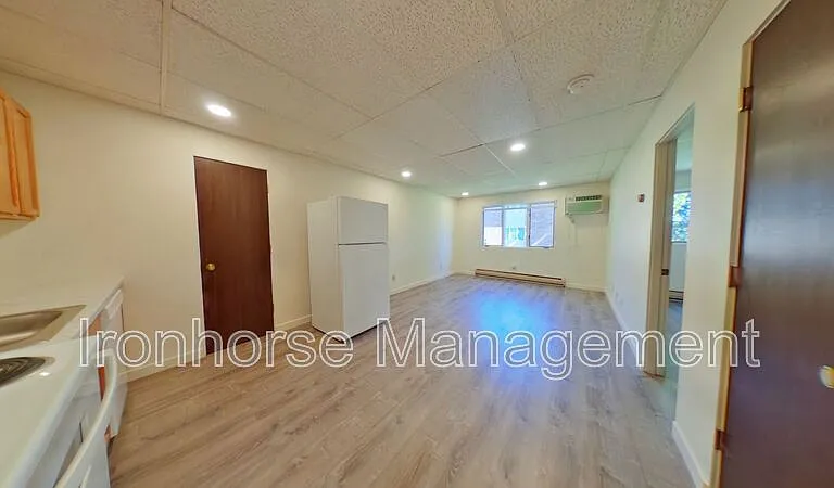 801 W Villard St #33 — Photo 2