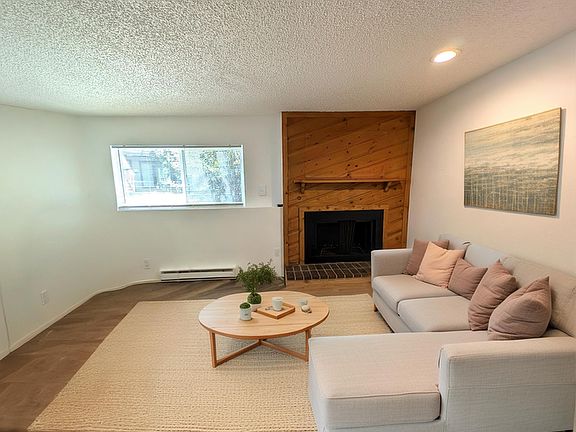 2nd image of 1011 Hover St APT A
