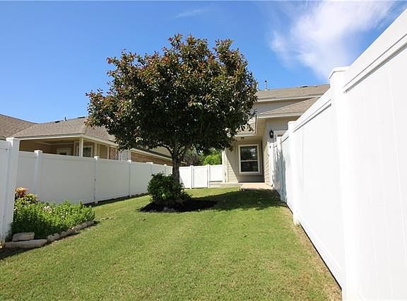 4th image of 1513 Legend Oaks Ln