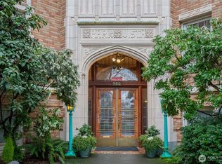 5810 NE Cowen Place #305, Seattle, WA