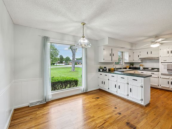5th image of 1612 Smith Dr