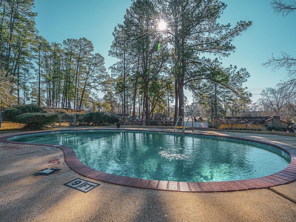 2nd image of 305 Eden Dr APT 8