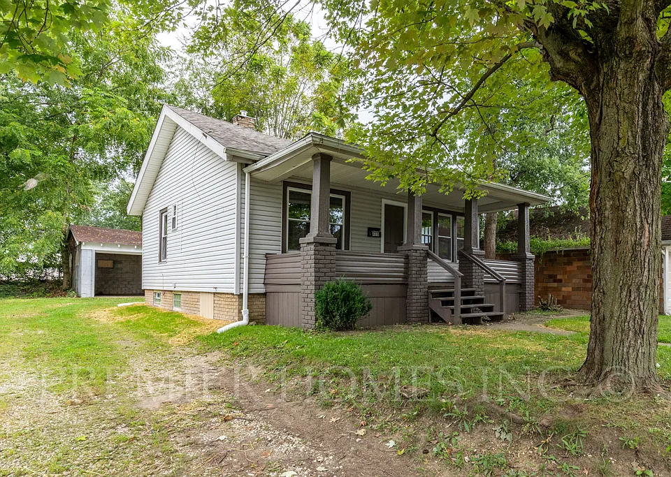 410 Gobel Ave NE