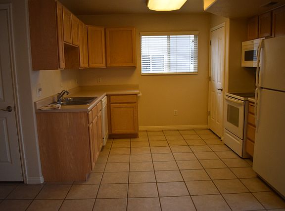 5th image of 457 E Park Oak Pl