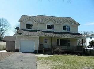 21 Park Pl, Roosevelt, NY 11575