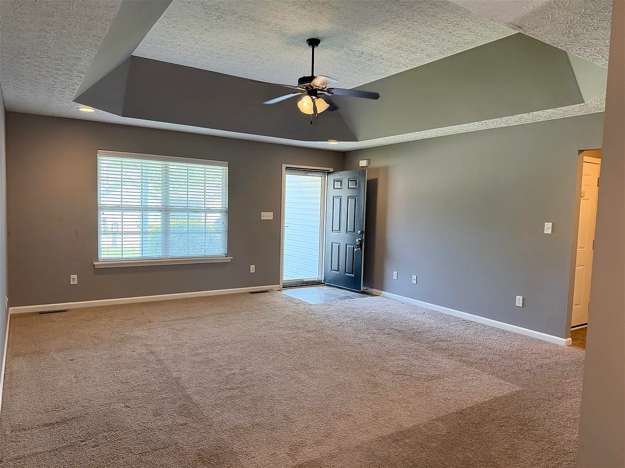 3 bed, 1420 sqft, $1,600 — Photo 3