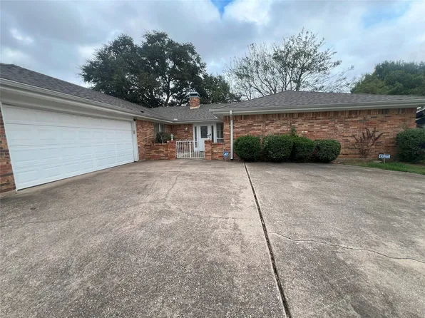 4032 Aragon Dr, Fort Worth, TX 76133