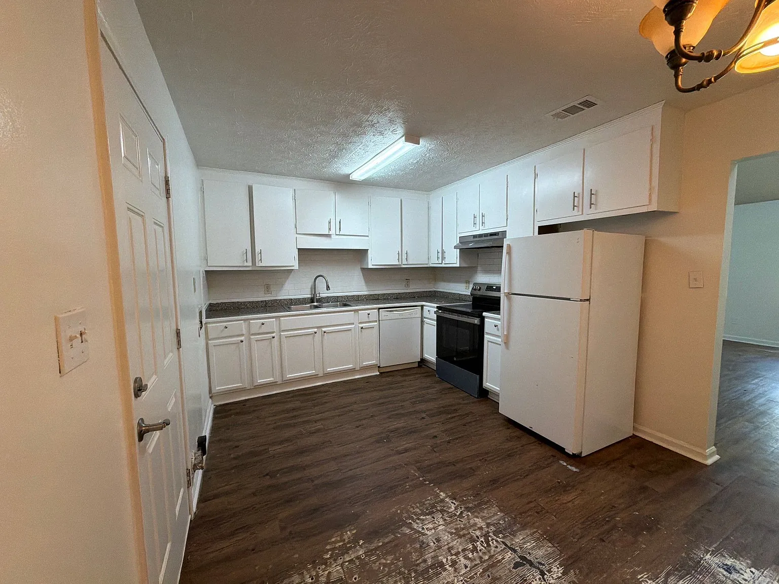 2 bed, 900 sqft, $1,100 — Photo 2