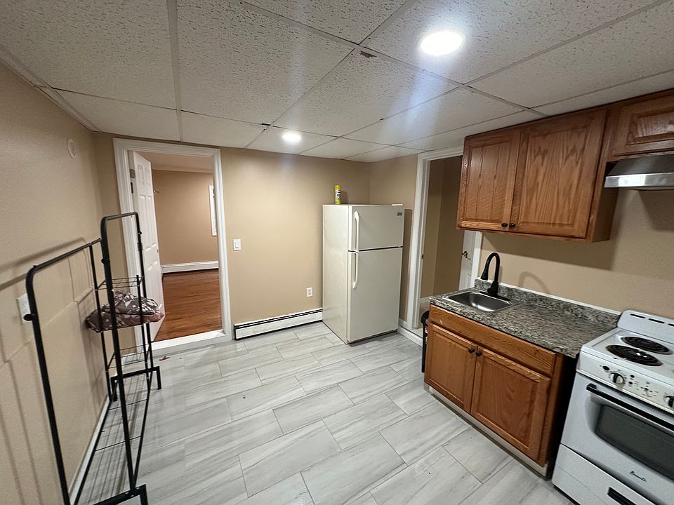 2nd image of 271 W 21st St