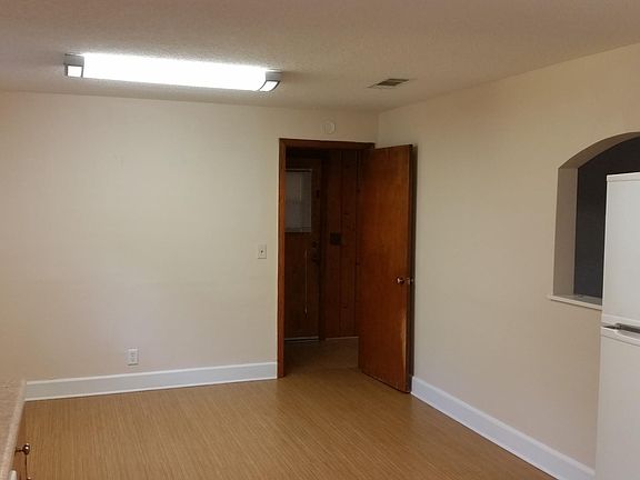 4th image of 114 Czar Ln #1