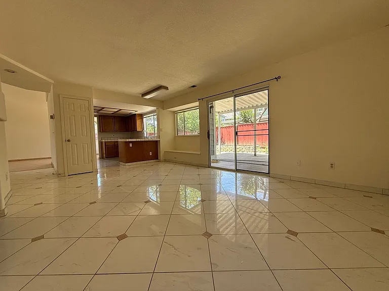 581 Hellyer Ave — Photo 10