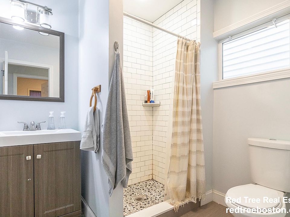 2nd image of 204 Falcon St #3