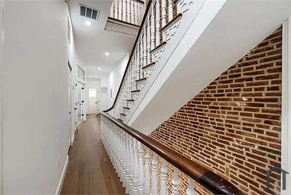 7 bed, 4785 sqft, $3,500 — Photo 3